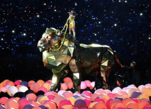 Katy_Perry_-_Super_Bowl_XLIX_Halftime_04-300x218 Katy Perry enflamme le Super Bowl